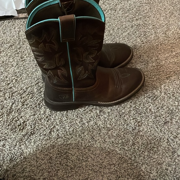 Brown women’s size 7 cowgirl boots - Picture 2 of 5